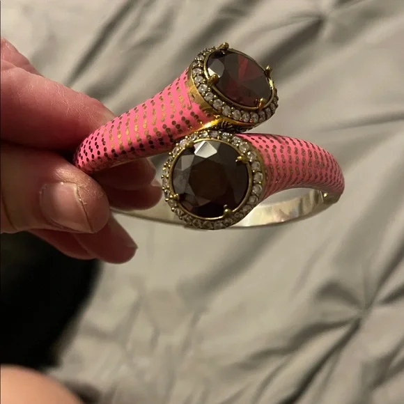 Elegant Pink and Gold Women's Bracelet - Picture 2 of 7